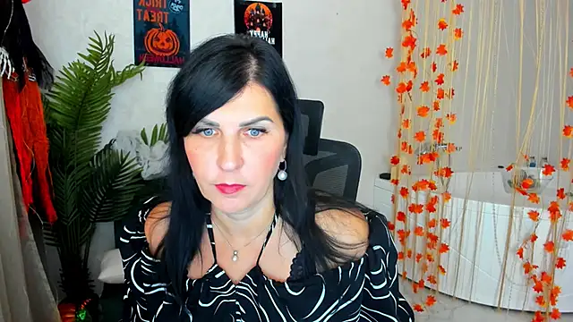 Moon Veloure1 online show from 10/31/25, 03:47