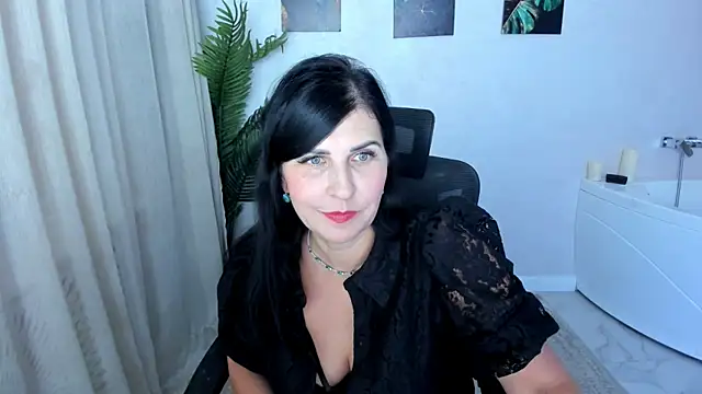 Moon Veloure1 online show from 11/09/25, 12:31