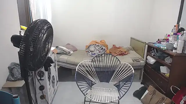 Snapshot of Mirage_Sertori chatting on 12/19/25, 03:36 Mirage Sertori online show from 12/19/25, 03:36