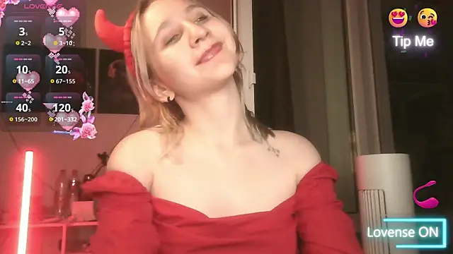Snapshot of ChristinaFivePlus chatting on 10/07/25, 08:43 ChristinaFivePlus online show from 10/07/25, 08:43
