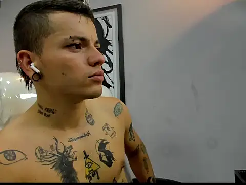 wildthor26 online show from 10/20/25, 03:19