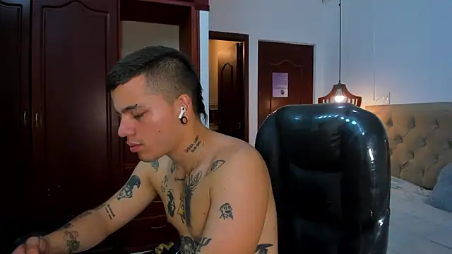 wildthor26 online show from 09/29/25, 04:08