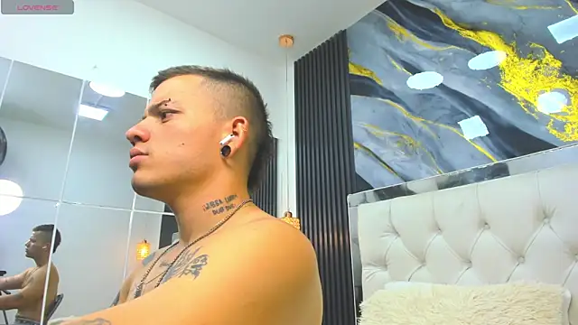 wildthor26 online show from 10/29/25, 01:48