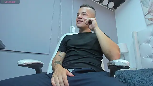 wildthor26 online show from 02/13/26, 04:01