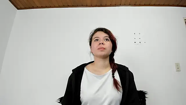 Valen tina online show from 10/11/25, 12:17