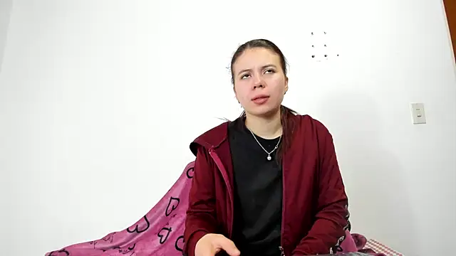 Valen tina online show from 09/29/25, 12:22