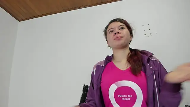 Valen tina online show from 10/10/25, 12:28