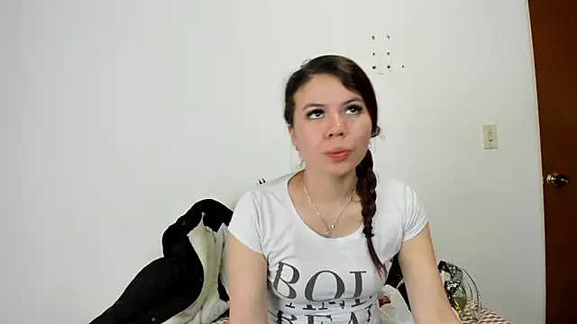 Valen tina online show from 10/15/25, 12:24
