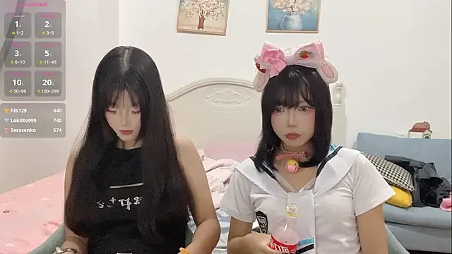 Snapshot of DD-NN chatting on 10/01/25, 03:27 DD-NN online show from 10/01/25, 03:27