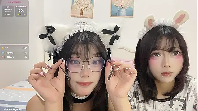 Snapshot of DD-NN chatting on 10/10/25, 12:06 DD-NN online show from 10/10/25, 12:06