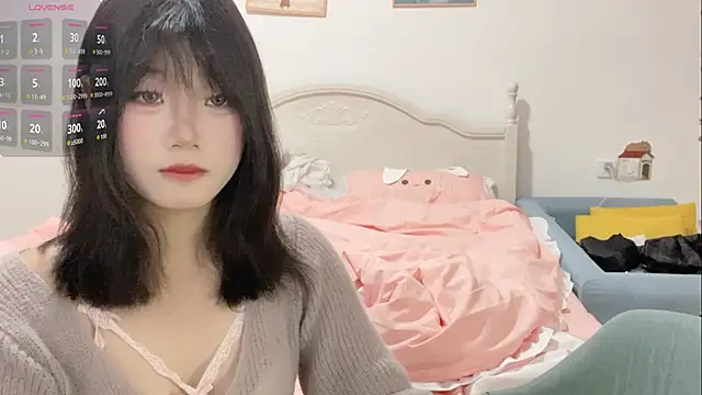 Snapshot of DD-NN chatting on 10/19/25, 03:04 DD-NN online show from 10/19/25, 03:04