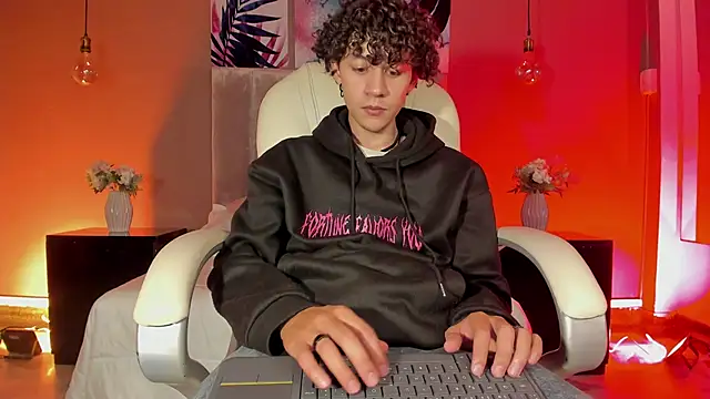 Snapshot of Helios_Obscuro chatting on 11/09/25, 03:10 Helios Obscuro online show from 11/09/25, 03:10