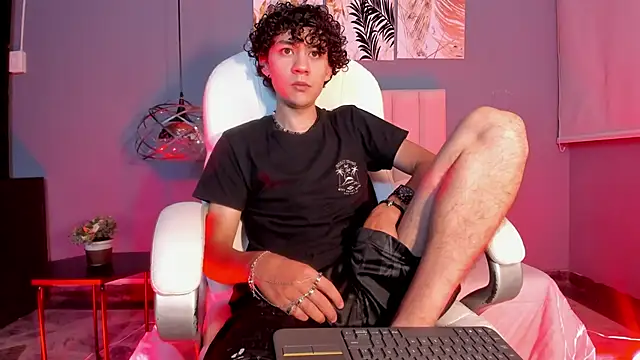 Snapshot of Helios_Obscuro chatting on 11/08/25, 04:16 Helios Obscuro online show from 11/08/25, 04:16