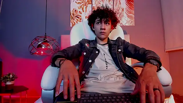 Snapshot of Helios_Obscuro chatting on 11/11/25, 05:35 Helios Obscuro online show from 11/11/25, 05:35