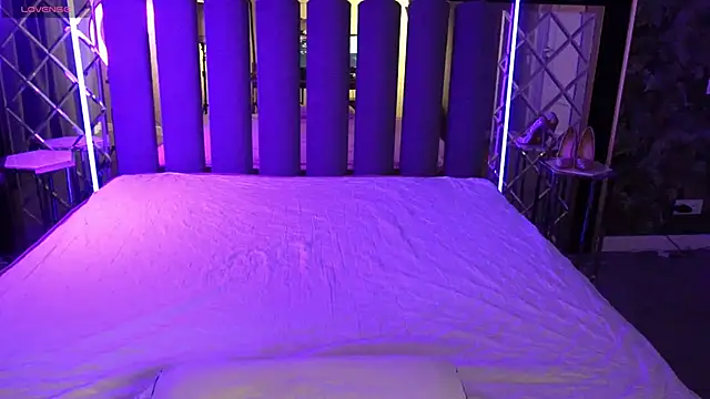 Snapshot of SashaDuvalle chatting on 11/30/25, 06:41 SashaDuvalle online show from 11/30/25, 06:41