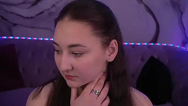 Snapshot of SashaDuvalle chatting on 09/27/25, 06:41 SashaDuvalle online show from 09/27/25, 06:41