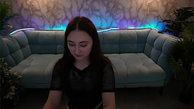 Snapshot of SashaDuvalle chatting on 11/18/25, 08:12 SashaDuvalle online show from 11/18/25, 08:12