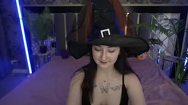 Snapshot of SashaDuvalle chatting on 10/30/25, 06:44 SashaDuvalle online show from 10/30/25, 06:44