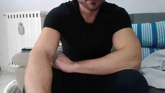 giovan2020 online show from 11/30/25, 10:32