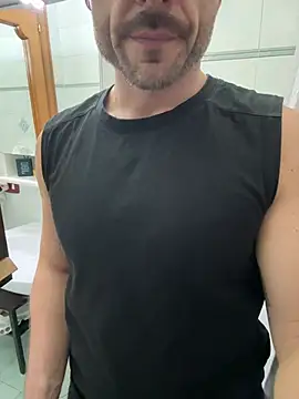 Snapshot of giovan2020 chatting on 02/12/26, 10:42 giovan2020 online show from 02/12/26, 10:42