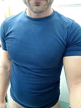 Snapshot of giovan2020 chatting on 02/15/26, 10:41 giovan2020 online show from 02/15/26, 10:41