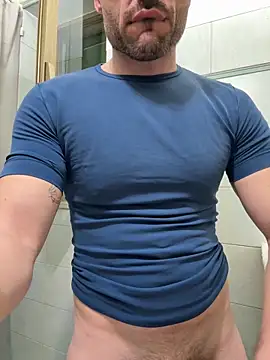 Snapshot of giovan2020 chatting on 02/24/26, 06:25 giovan2020 online show from 02/24/26, 06:25