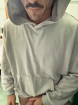 Snapshot of giovan2020 chatting on 10/30/25, 04:37 giovan2020 online show from 10/30/25, 04:37