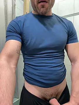 Snapshot of giovan2020 chatting on 02/20/26, 10:44 giovan2020 online show from 02/20/26, 10:44