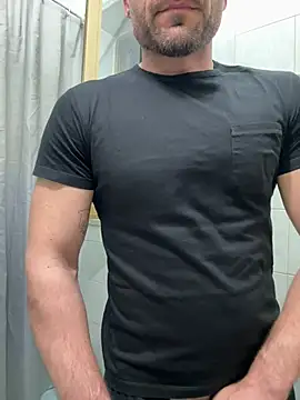 Snapshot of giovan2020 chatting on 02/25/26, 10:42 giovan2020 online show from 02/25/26, 10:42