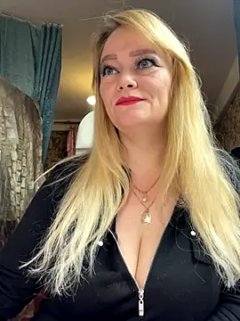 Sweet-blonde online show from 11/17/25, 12:31