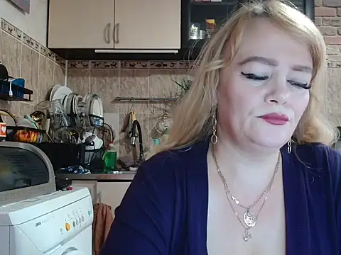 Sweet-blonde online show from 10/17/25, 11:34