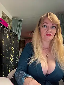 Snapshot of Sweet-blonde chatting on 06/15/26, 10:31 Sweet-blonde online show from 06/15/26, 10:31