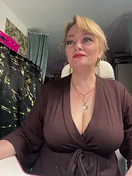 Snapshot of Sweet-blonde chatting on 06/21/26, 10:04 Sweet-blonde online show from 06/21/26, 10:04
