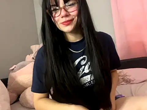 LunaMilav online show from 10/14/25, 09:25