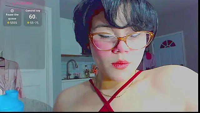 LunaMilav online show from 10/05/25, 01:51