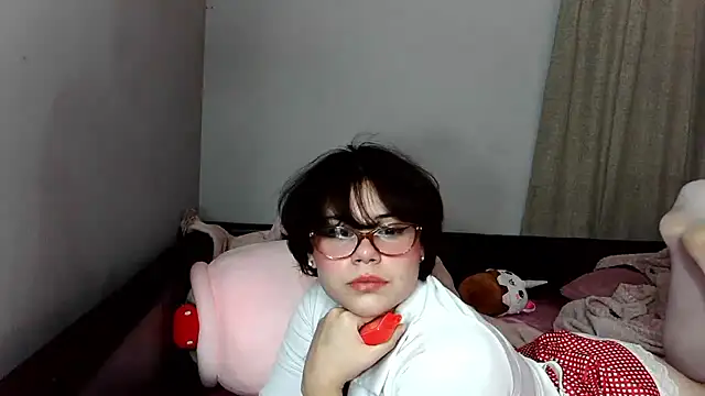 LunaMilav online show from 09/25/25, 04:07
