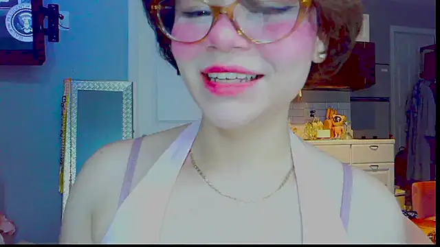 LunaMilav online show from 09/28/25, 04:19