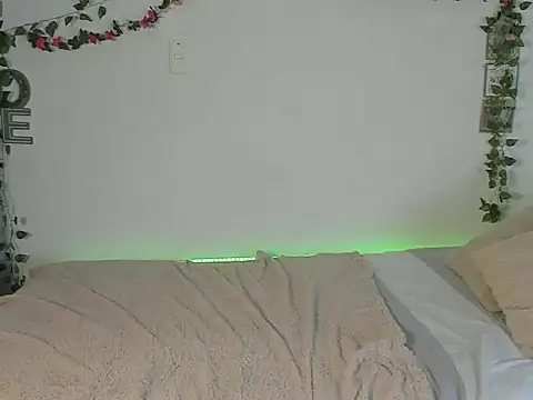 michell anyeli online show from 11/08/25, 10:24