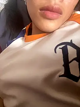 Snapshot of Penny-y chatting on 09/25/25, 05:02 Penny-y online show from 09/25/25, 05:02