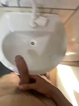 Snapshot of ooMiguel17CM chatting on 02/26/26, 05:35 ooMiguel17CM online show from 02/26/26, 05:35