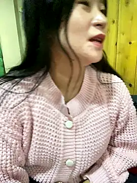 Snapshot of violet-00 chatting on 10/09/25, 01:50 violet-00 online show from 10/09/25, 01:50