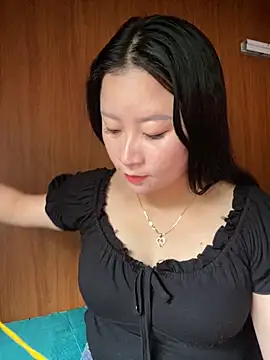 violet-00 online show from 10/21/25, 02:22