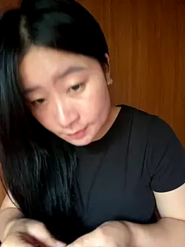 Snapshot of violet-00 chatting on 10/07/25, 02:01 violet-00 online show from 10/07/25, 02:01