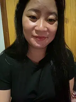 Snapshot of violet-00 chatting on 10/15/25, 04:55 violet-00 online show from 10/15/25, 04:55