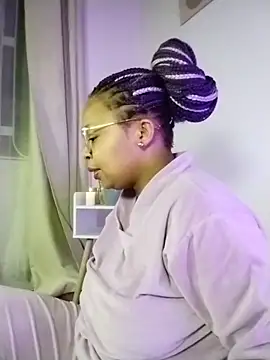 Lauraricci   online show from 11/05/25, 03:20