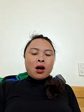 xuxulovezz online show from 11/18/25, 11:15