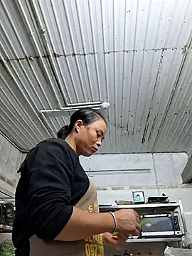 xuxulovezz online show from 10/21/25, 02:11