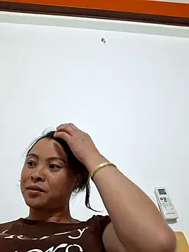 xuxulovezz online show from 11/23/25, 10:25