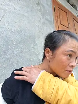 xuxulovezz online show from 10/24/25, 06:56