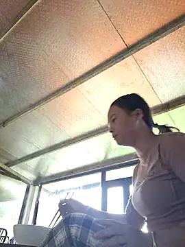 xuxulovezz online show from 10/27/25, 12:11